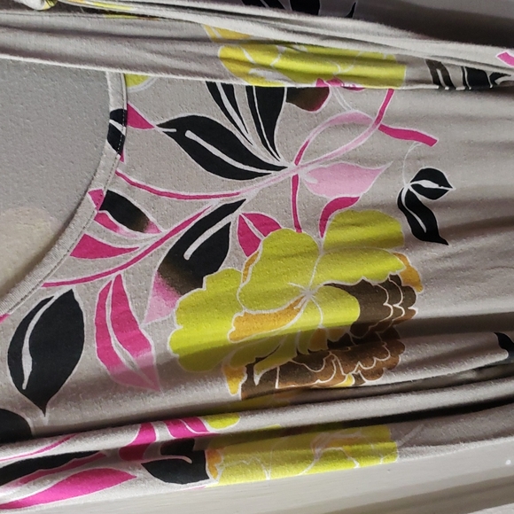 Old Navy Dress.  Multi Color. Size XL. LIKE Brand New. Very Pretty Colors - Picture 2 of 3